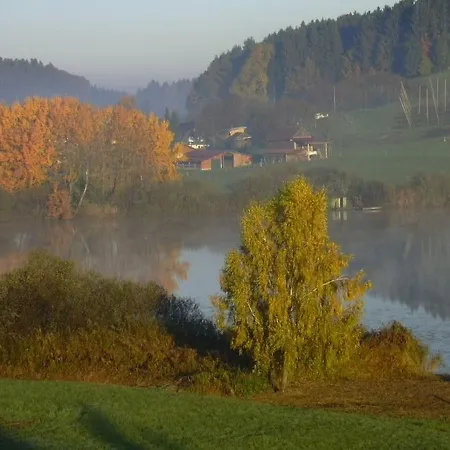 Gastehaus Am Muttelsee 테트낭